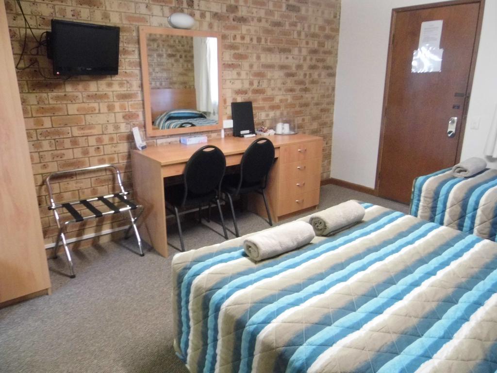 Nanango Fitzroy Motel Bagian luar foto