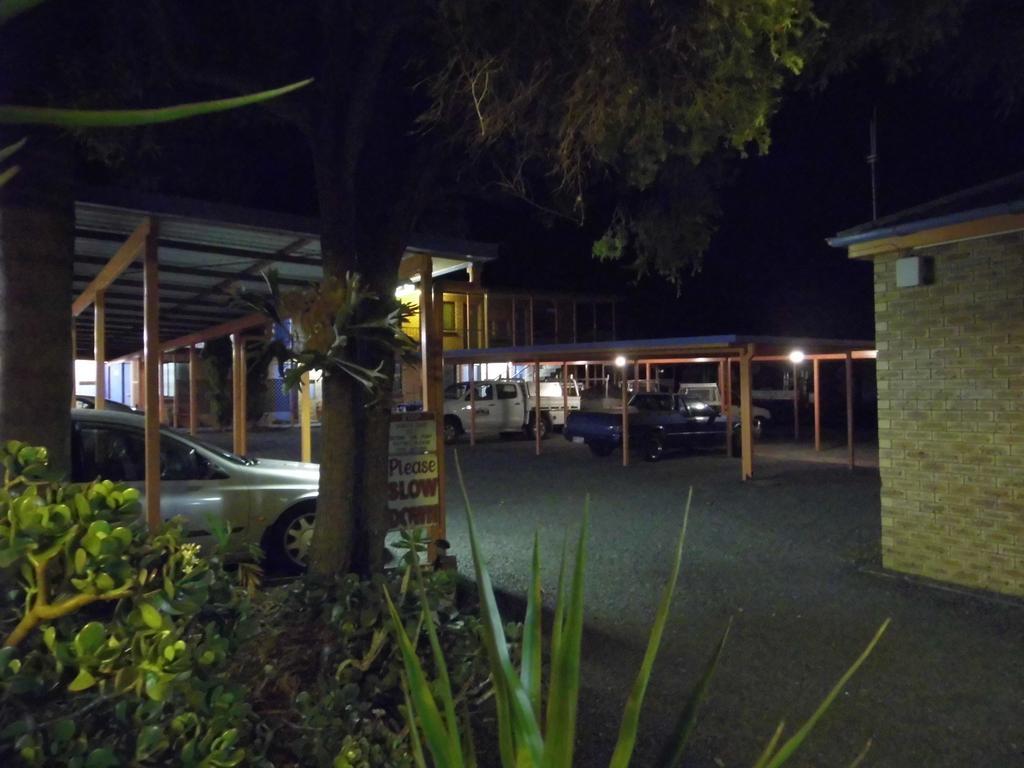 Nanango Fitzroy Motel Bagian luar foto