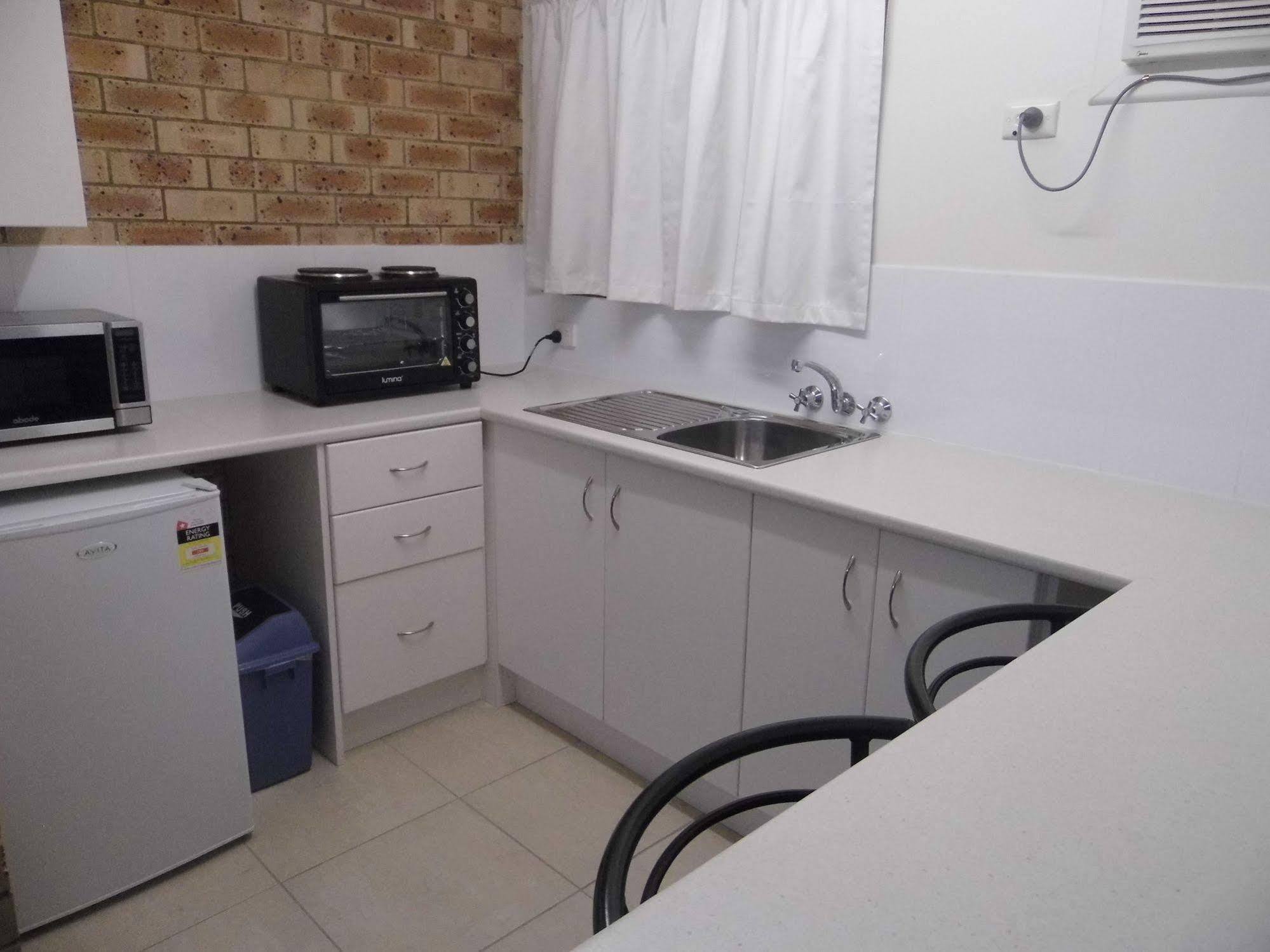 Nanango Fitzroy Motel Bagian luar foto